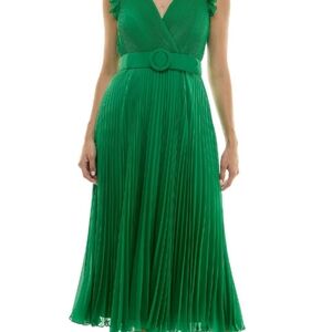 Elegant Green Pleated Dress